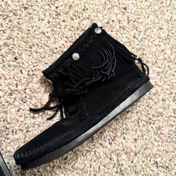 Minnetonka Hi Top Back Zip Boot - Picture 4 of 10